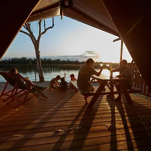 https://camping-nautic-almata-glamping.catalonia-hotels.com